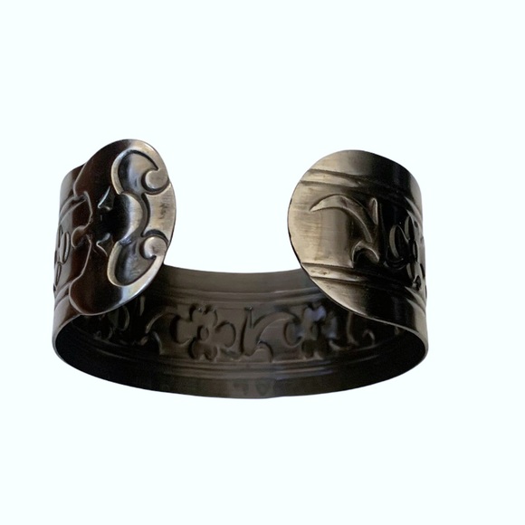 Marc Jacobs Textured Silver Floret Cuff - Picture 5 of 5